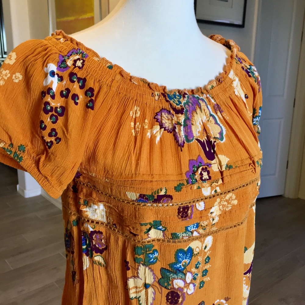 Patrons of Peace Off The Shoulder Floral Top - Picture 2 of 7